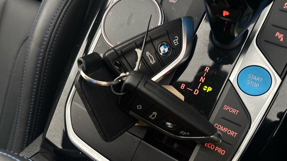 BMW iX3 2 keys