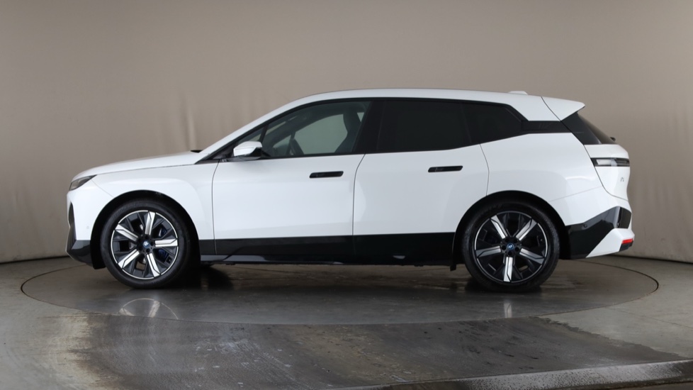 BMW iX Image 2