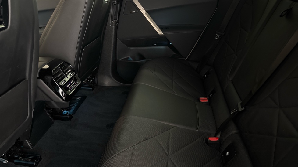 BMW iX Image 14