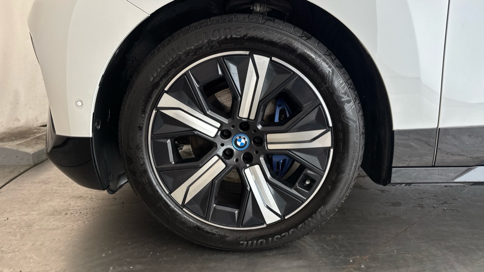 BMW iX Image 17