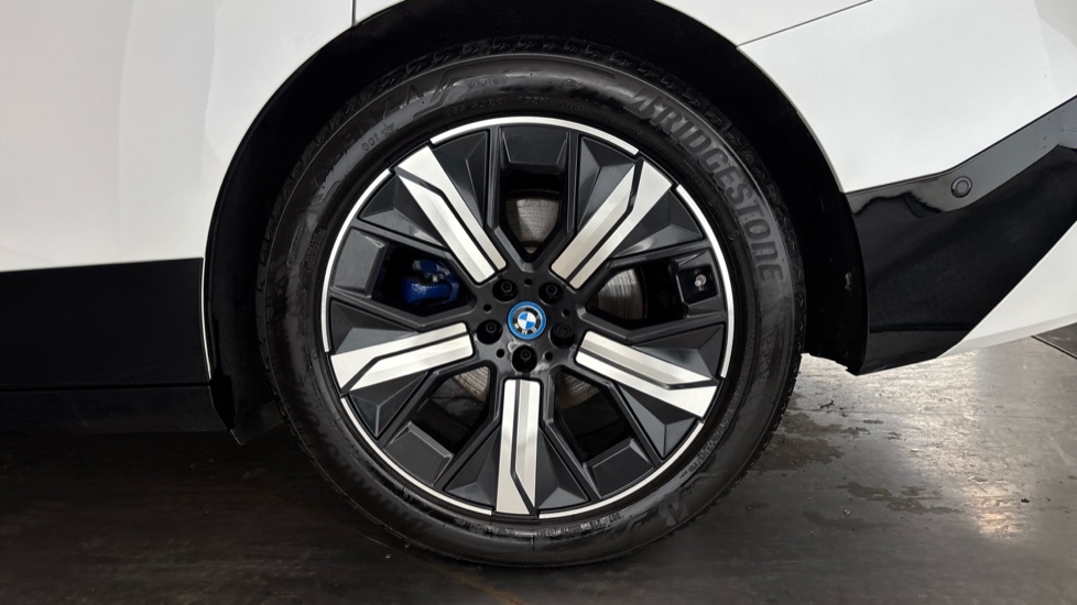 BMW iX Image 18