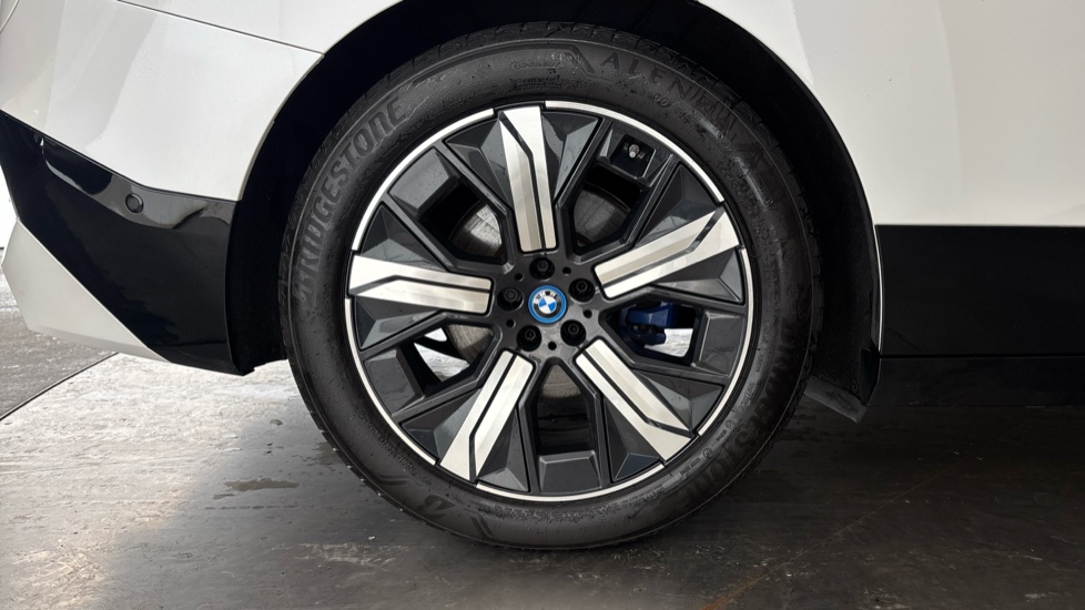 BMW iX Image 19
