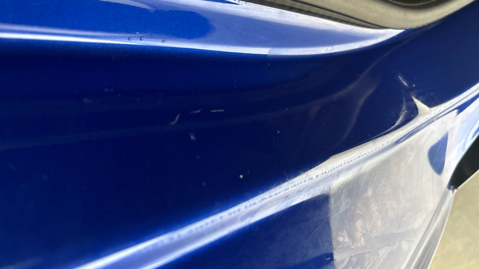 BMW I4 scratches and dent
