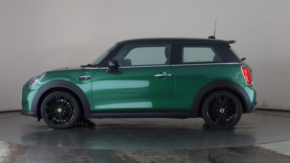 MINI HATCHBACK Image 2