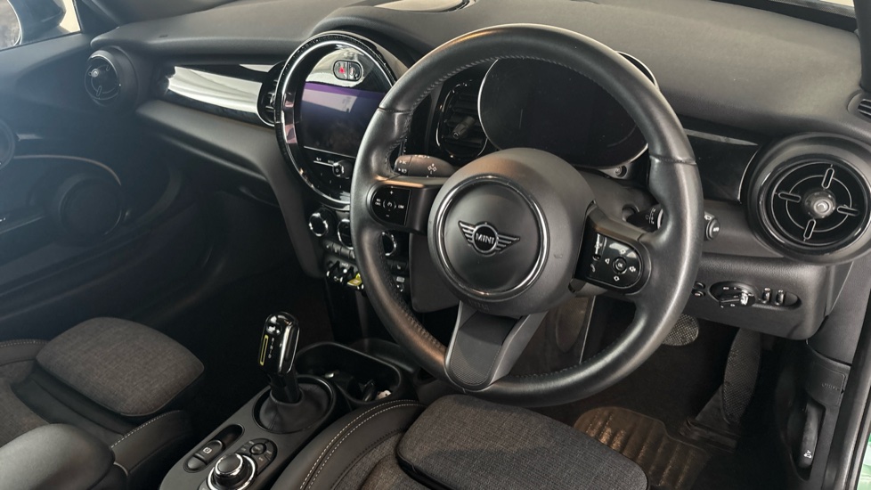 MINI HATCHBACK Image 9