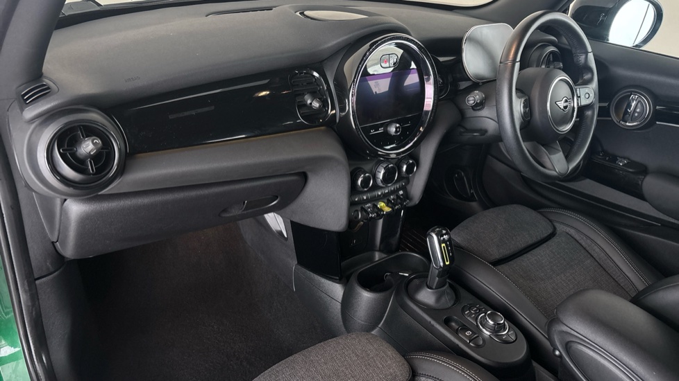 MINI HATCHBACK Image 10