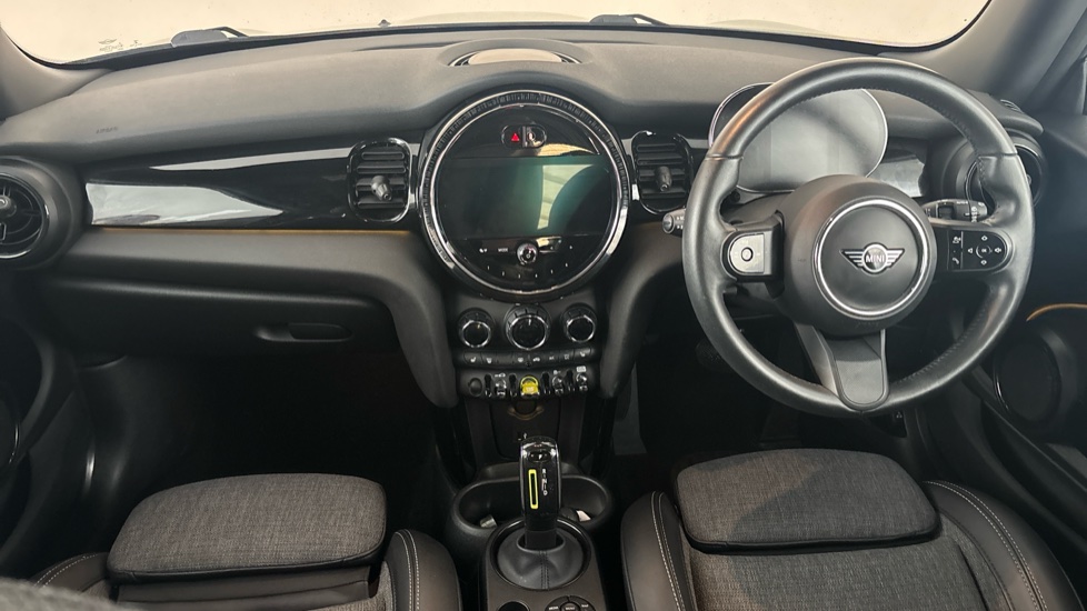 MINI HATCHBACK Image 11