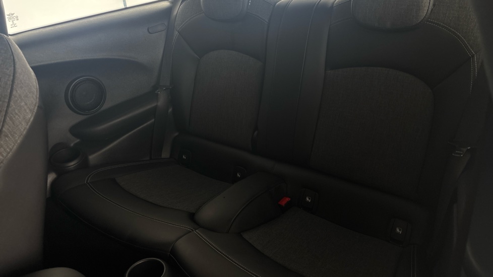 MINI HATCHBACK Image 14