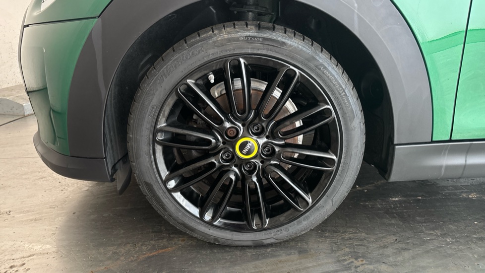 MINI HATCHBACK Image 17