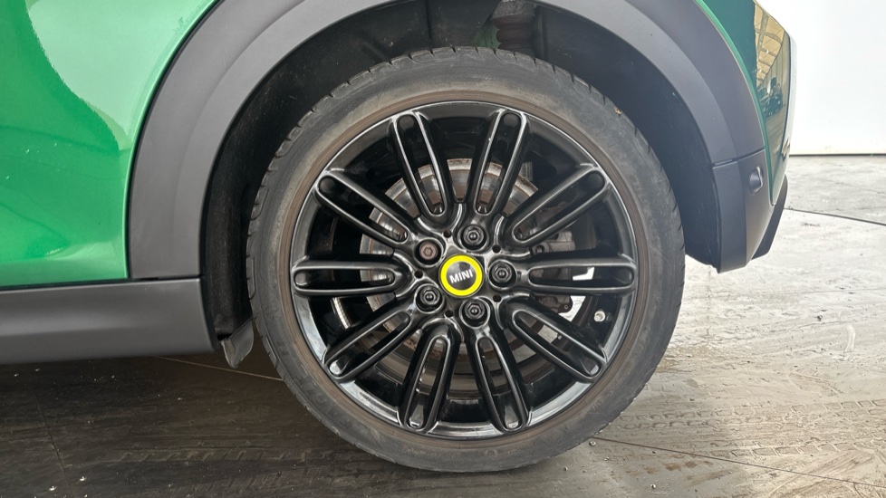 MINI HATCHBACK Image 18