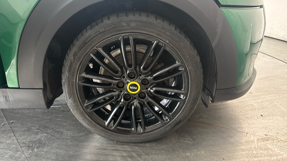 MINI HATCHBACK Image 20