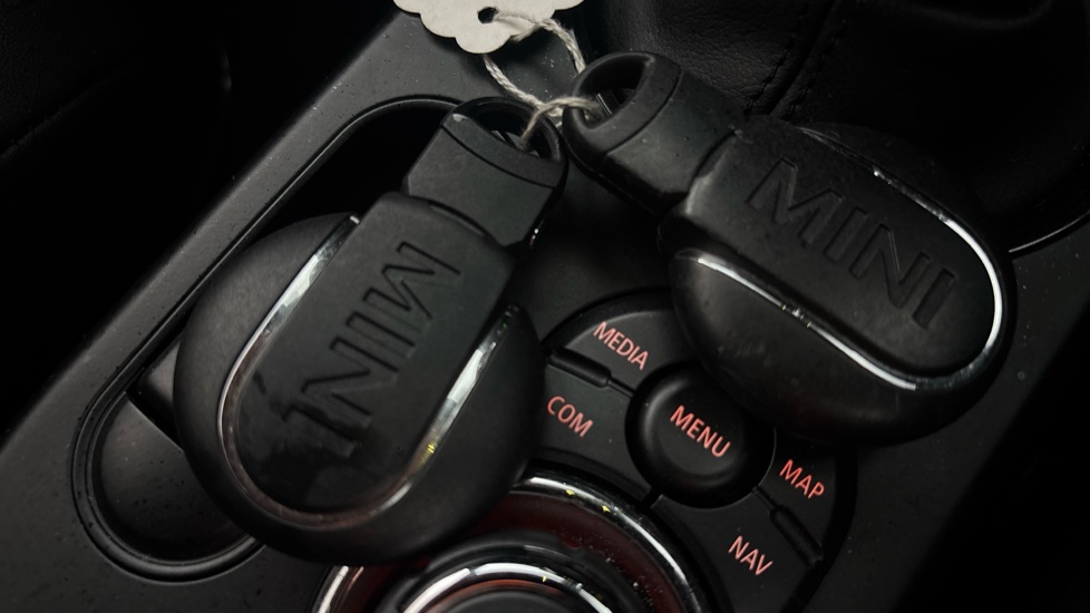 MINI HATCHBACK 2 keys