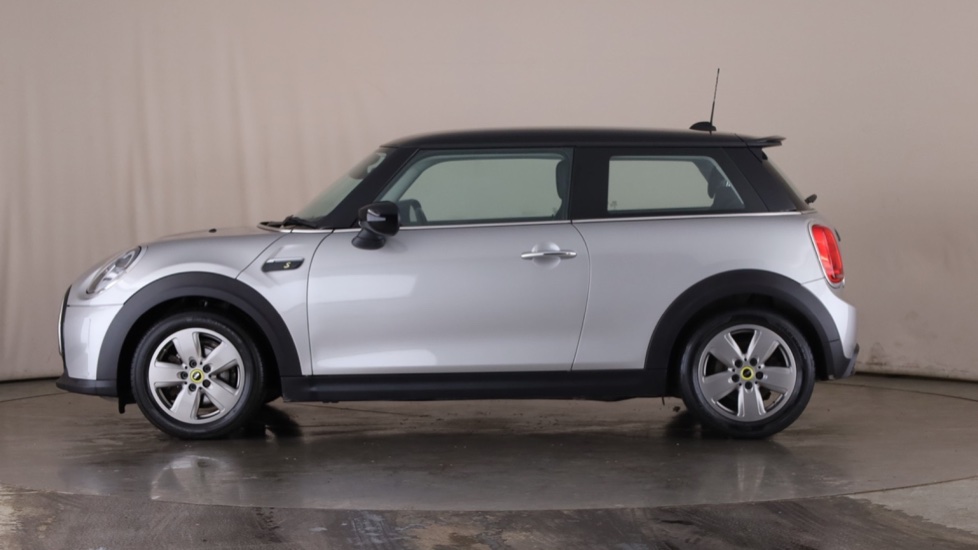 MINI HATCHBACK Image 2