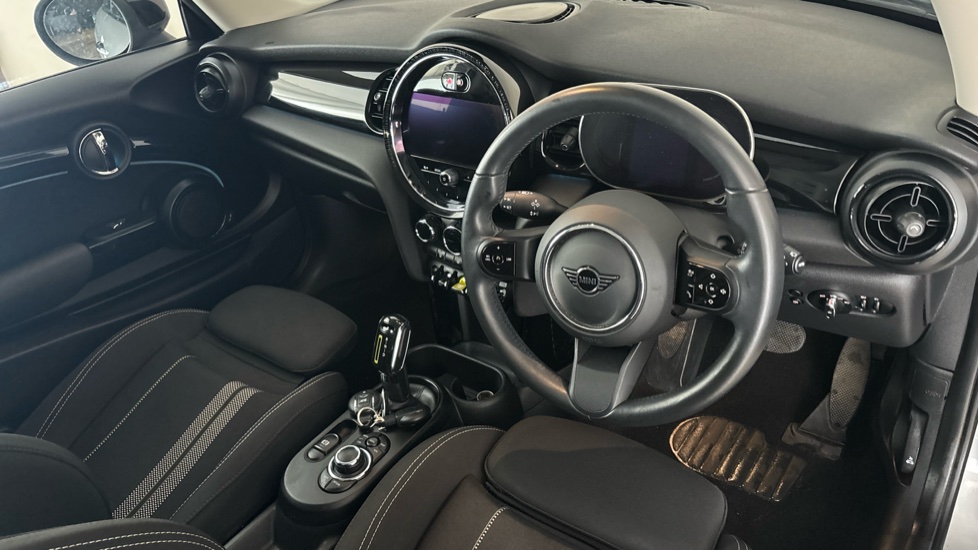 MINI HATCHBACK Image 9