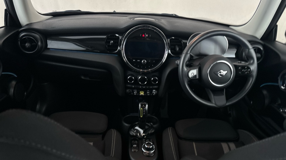 MINI HATCHBACK Image 11