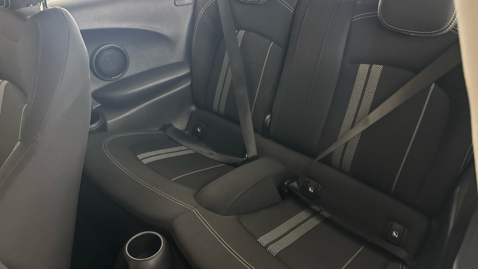 MINI HATCHBACK Image 14