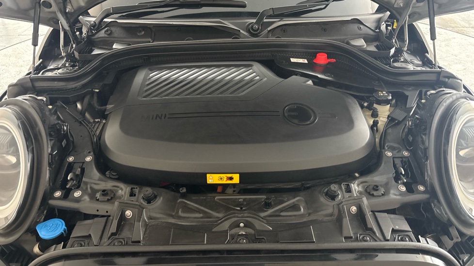 MINI HATCHBACK Image 16