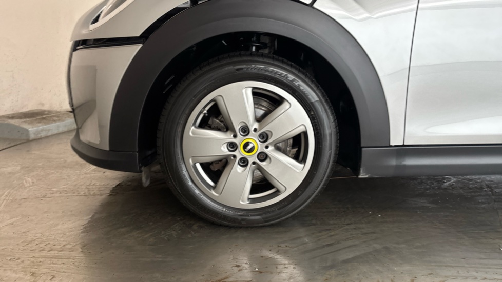 MINI HATCHBACK Image 17