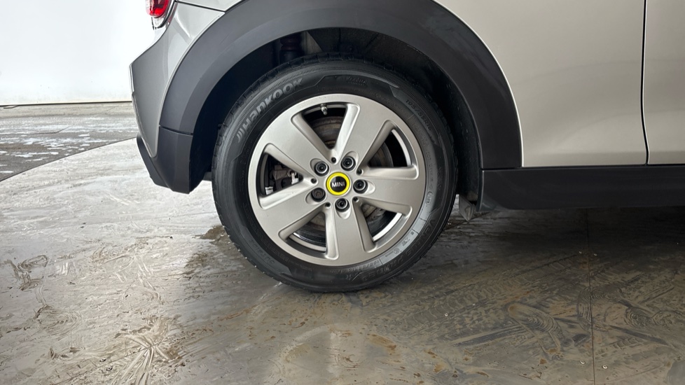 MINI HATCHBACK Image 19