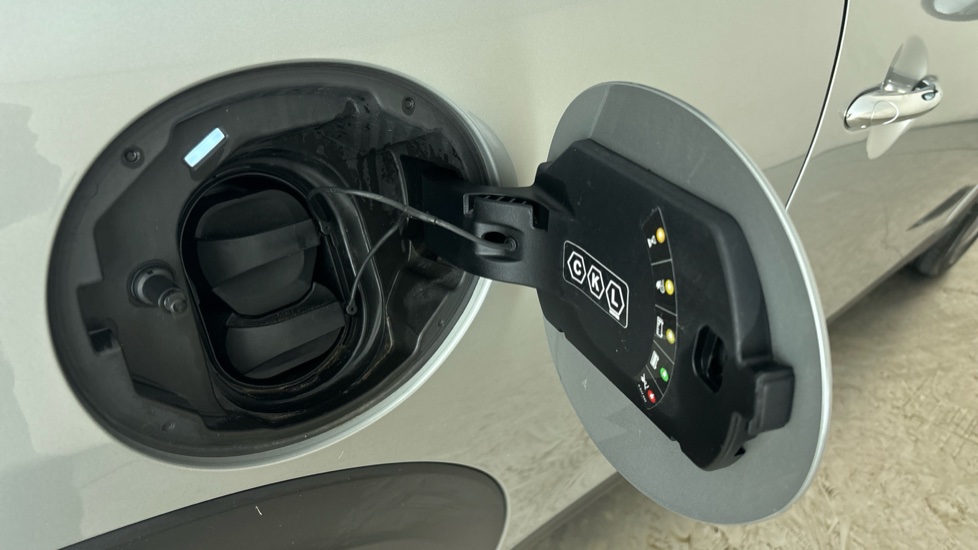 MINI HATCHBACK Image 21