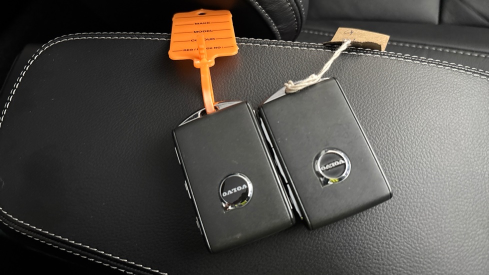 VOLVO XC40 two keys