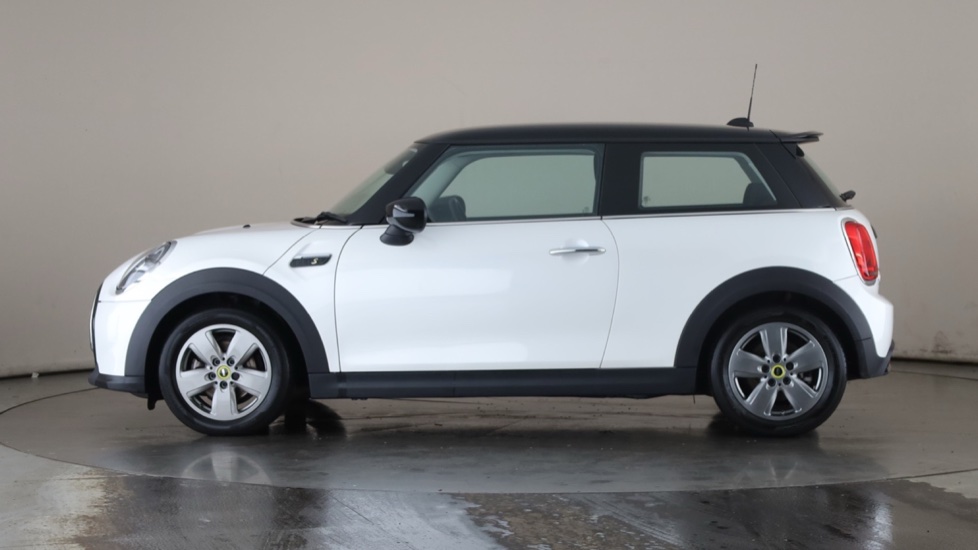 MINI HATCHBACK Image 2