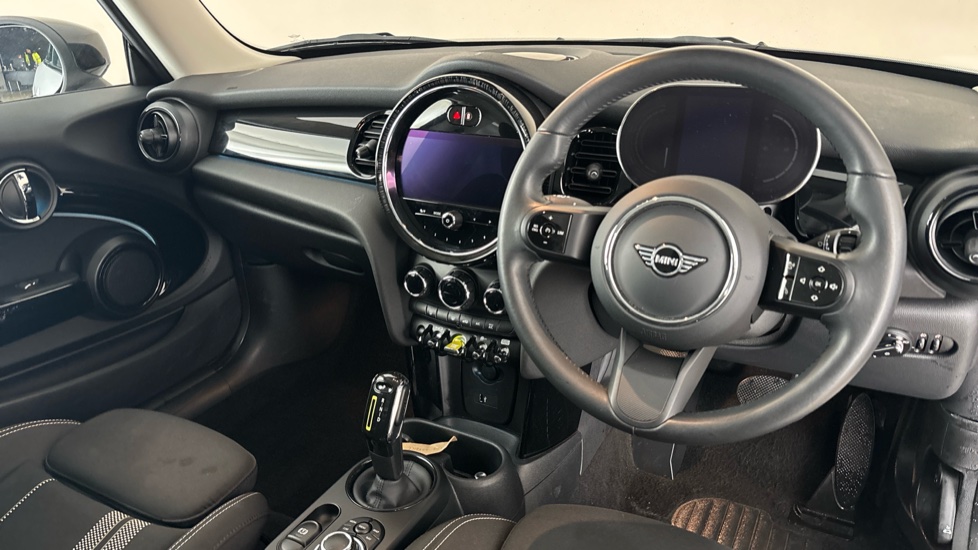 MINI HATCHBACK Image 9