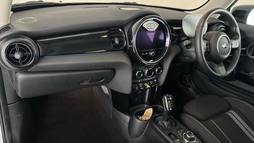 MINI HATCHBACK Image 10