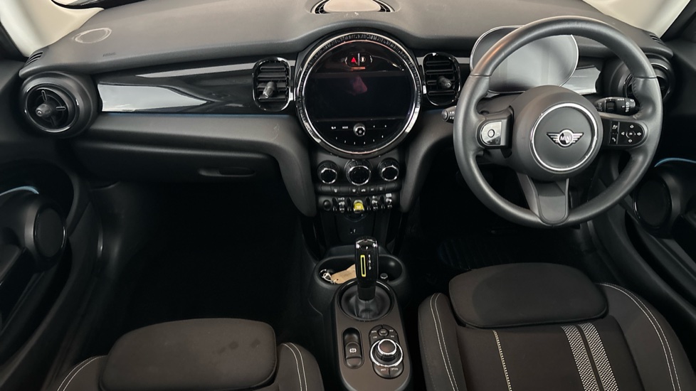 MINI HATCHBACK Image 11