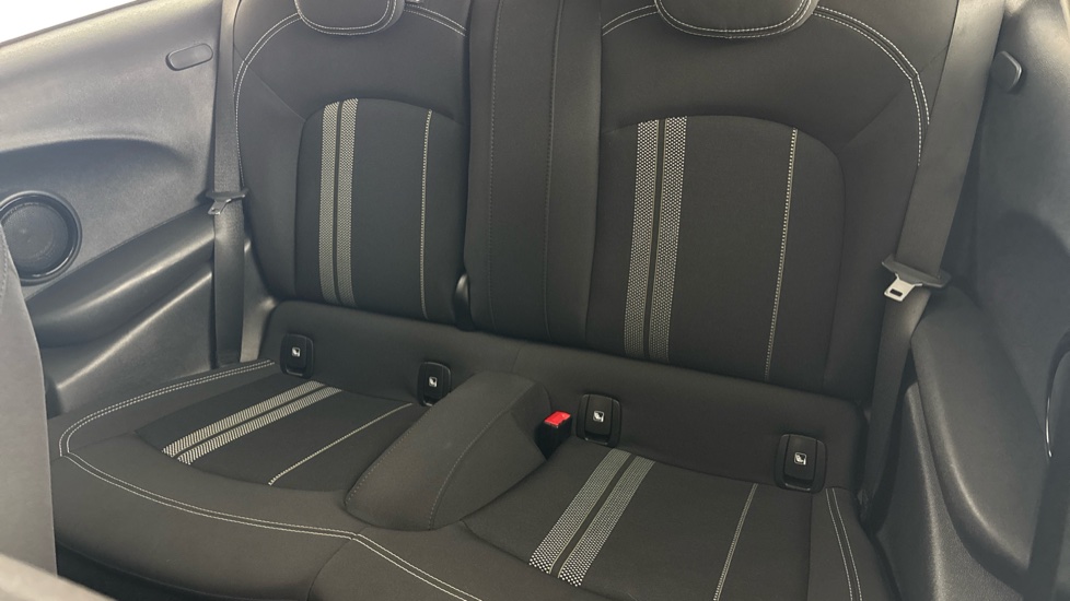 MINI HATCHBACK Image 14