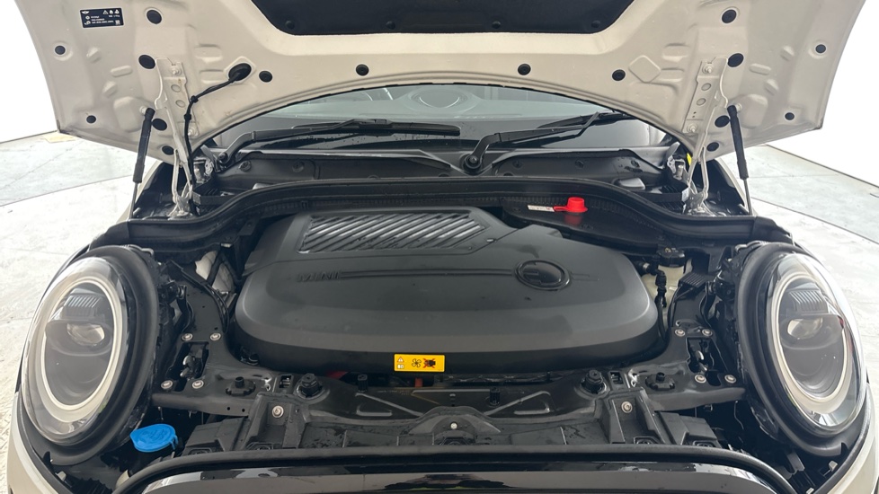 MINI HATCHBACK Image 16