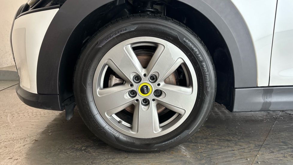 MINI HATCHBACK Image 17