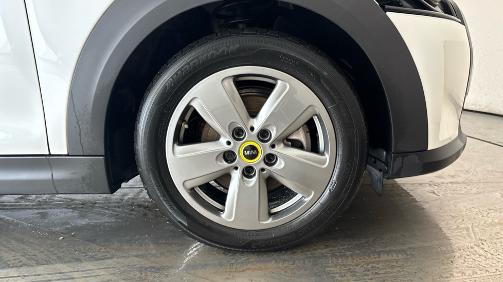 MINI HATCHBACK Image 20