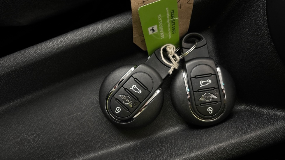 MINI HATCHBACK two keys