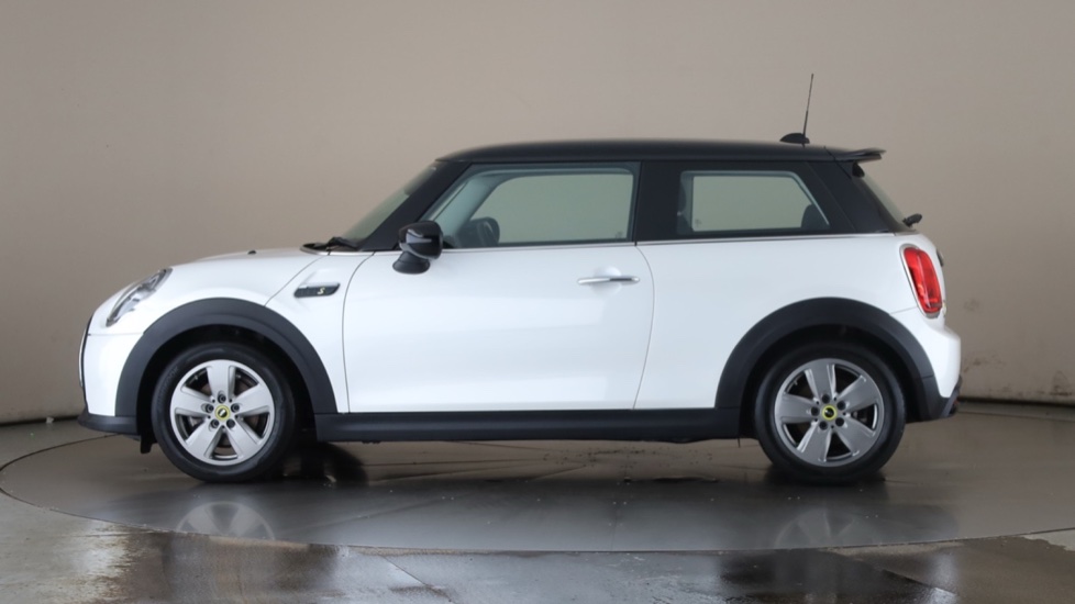 MINI HATCHBACK Image 2