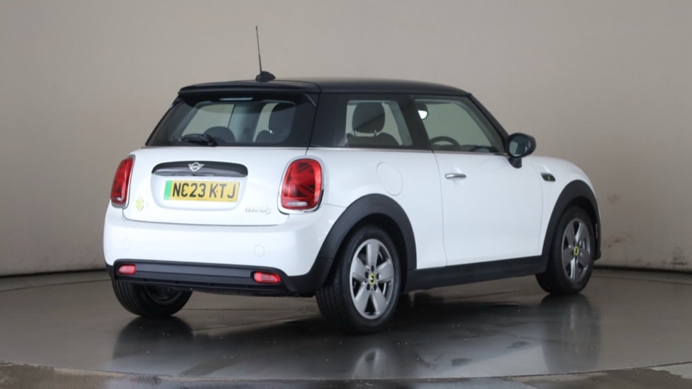 MINI HATCHBACK Image 5