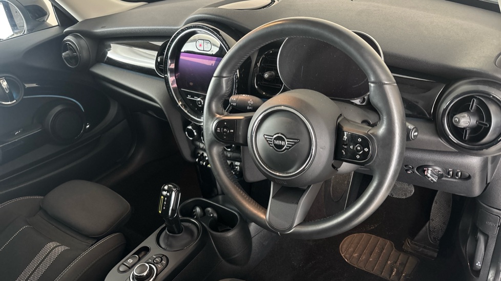 MINI HATCHBACK Image 9