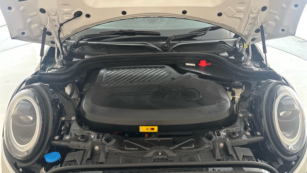 MINI HATCHBACK Image 16