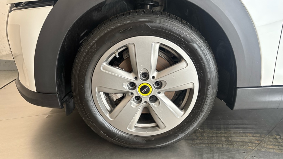 MINI HATCHBACK Image 17