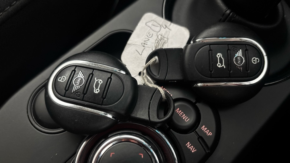 MINI HATCHBACK 2 keys