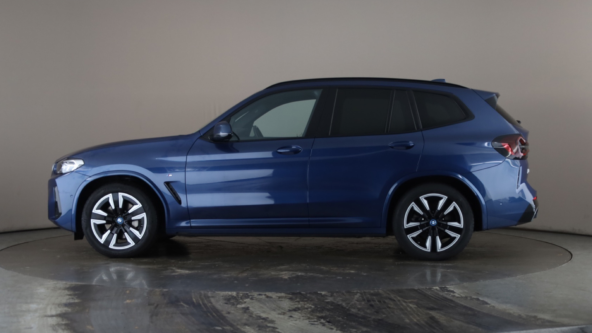 4020677 210kW M Sport 80kWh 5dr Auto