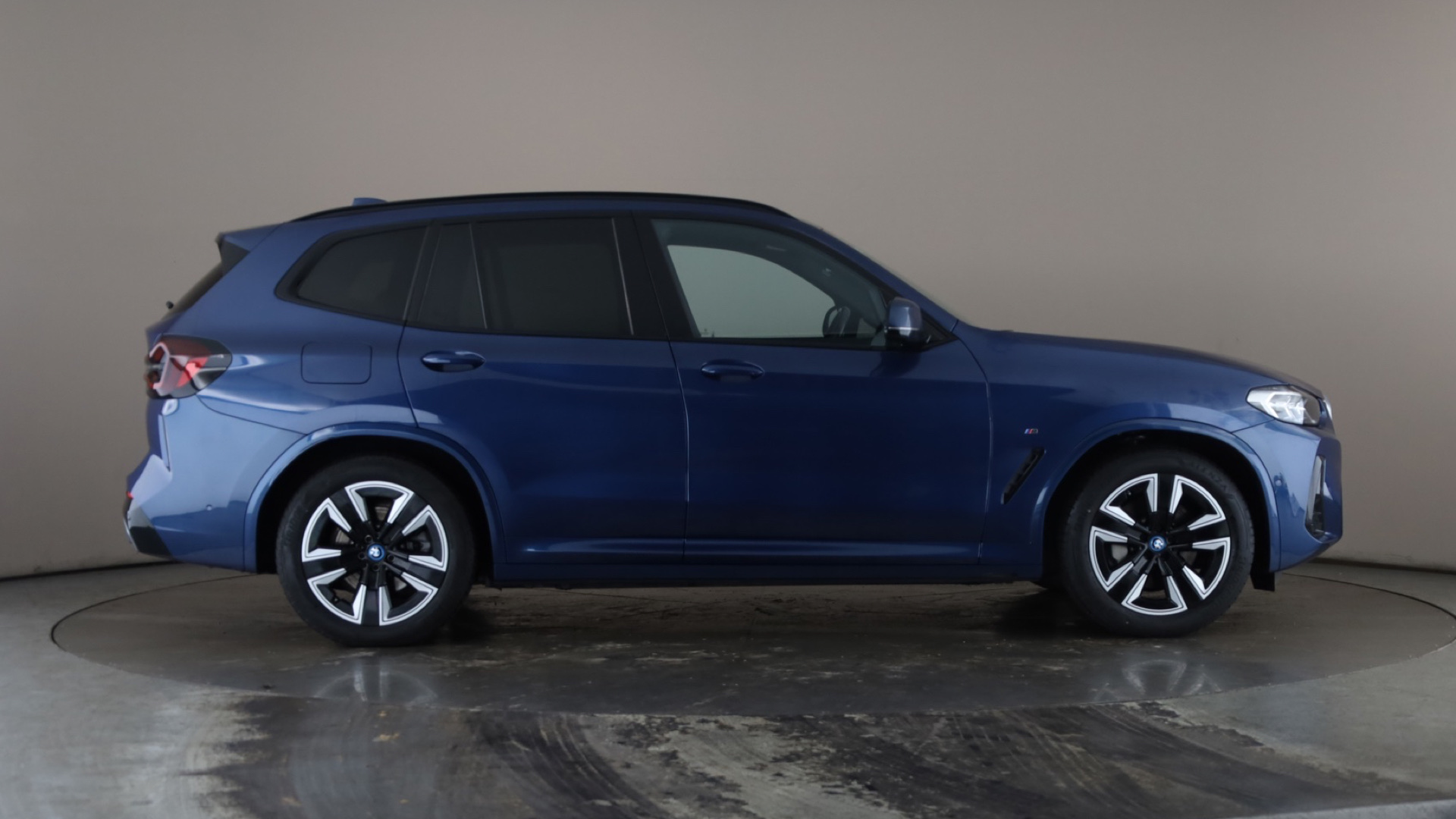 4020677 210kW M Sport 80kWh 5dr Auto