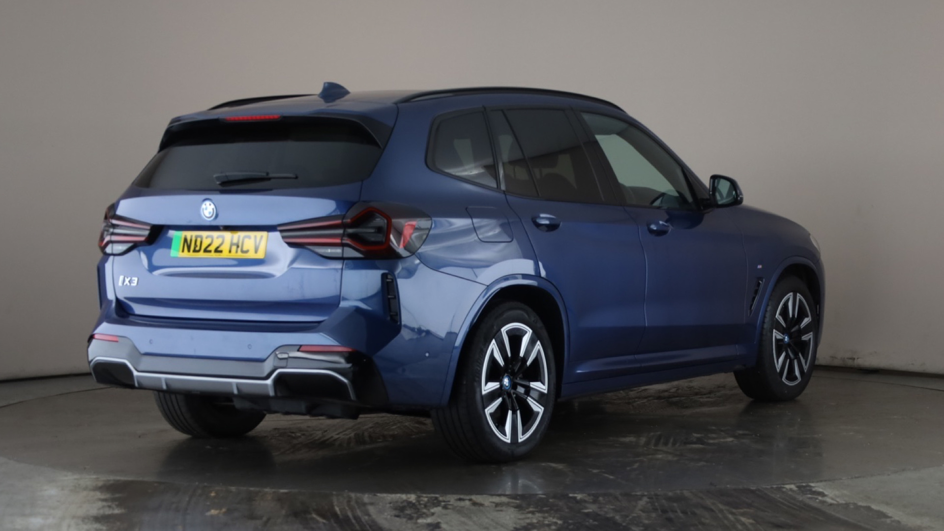 4020677 210kW M Sport 80kWh 5dr Auto