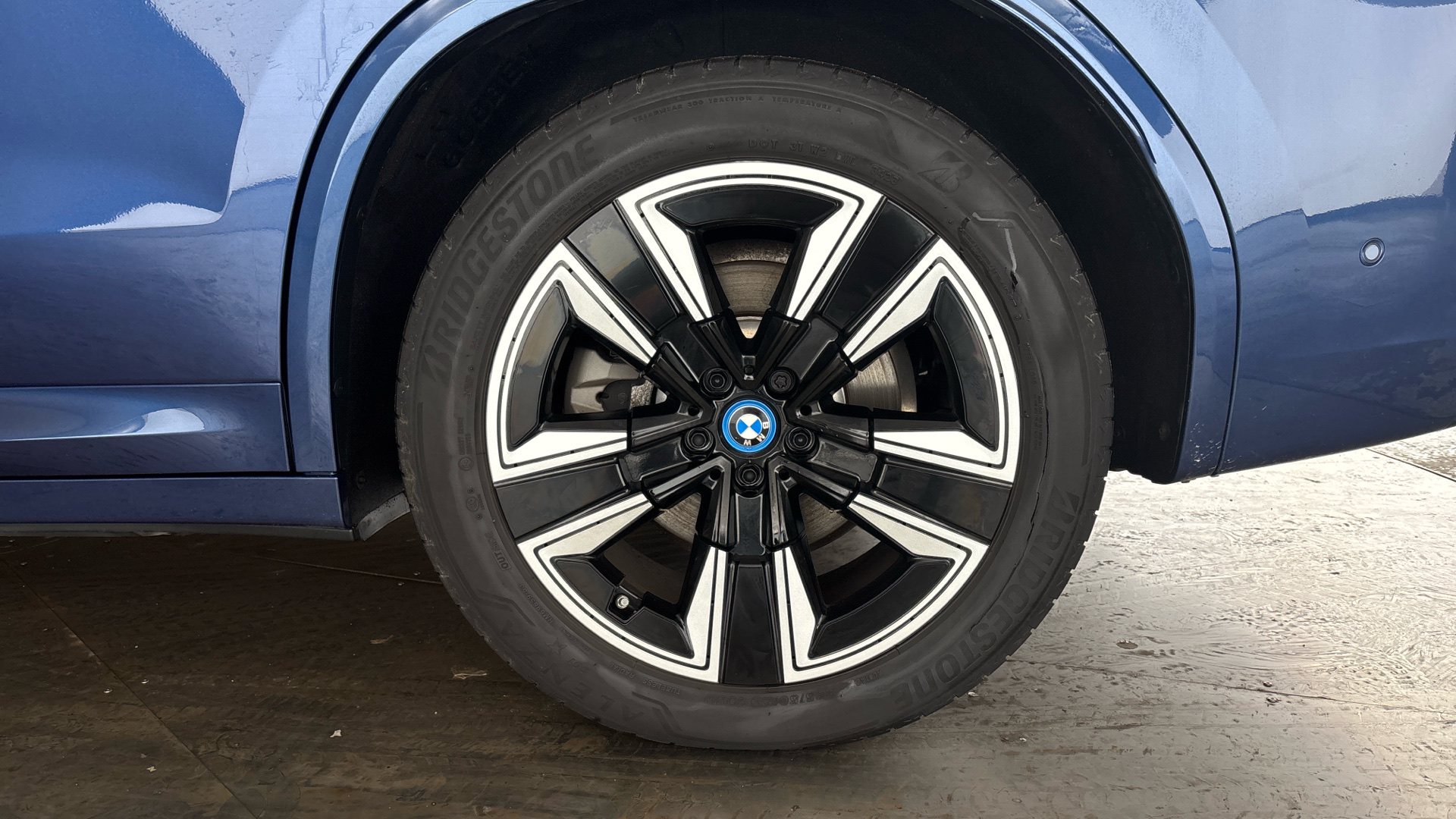 4020677 210kW M Sport 80kWh 5dr Auto