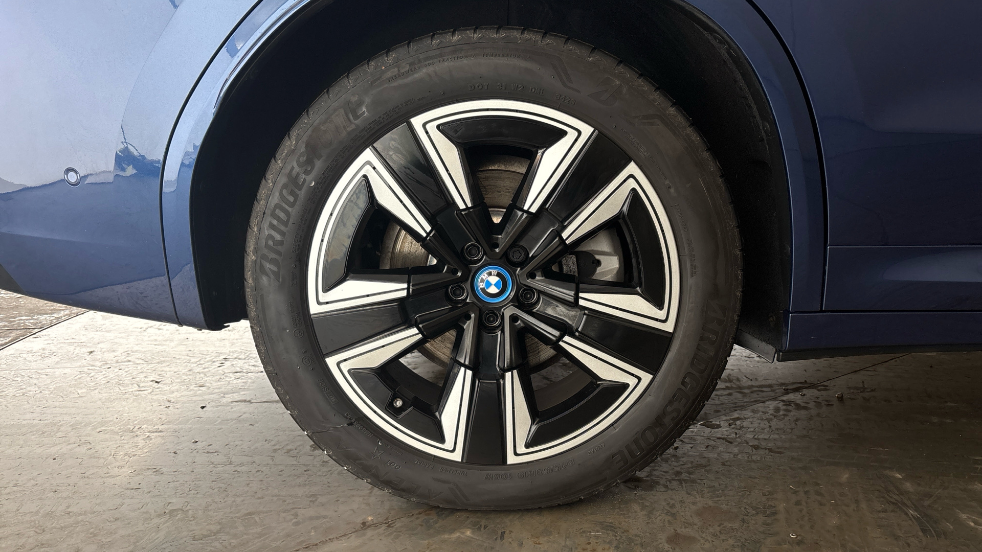 4020677 210kW M Sport 80kWh 5dr Auto