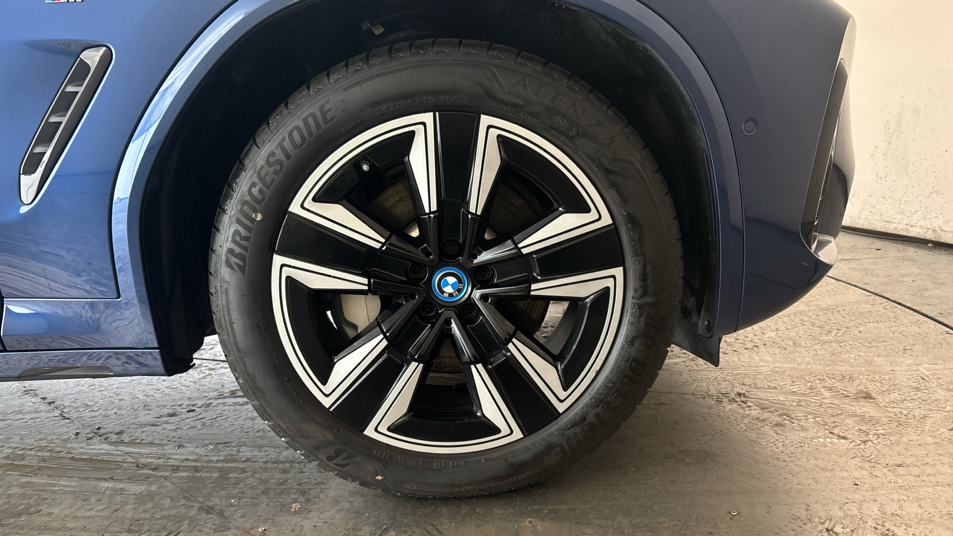 4020677 210kW M Sport 80kWh 5dr Auto