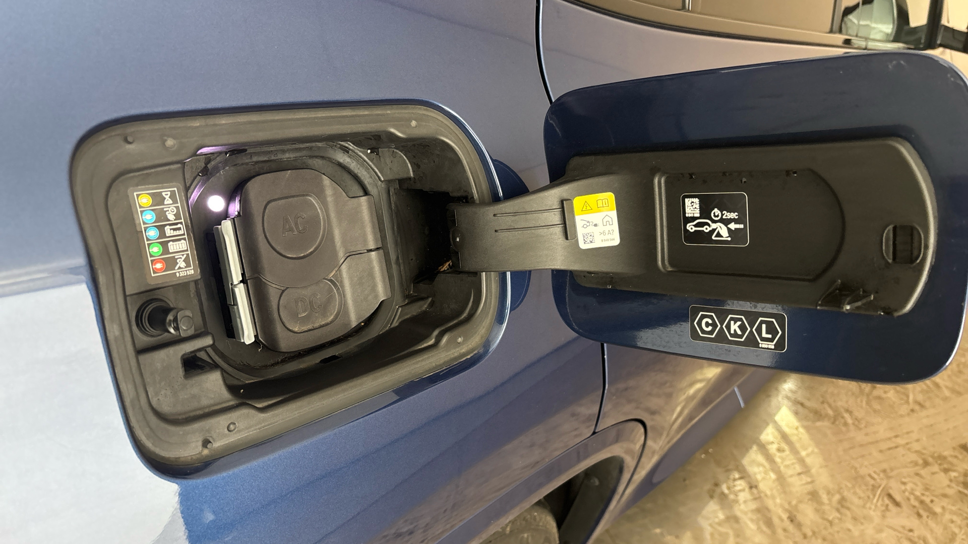 4020677 210kW M Sport 80kWh 5dr Auto