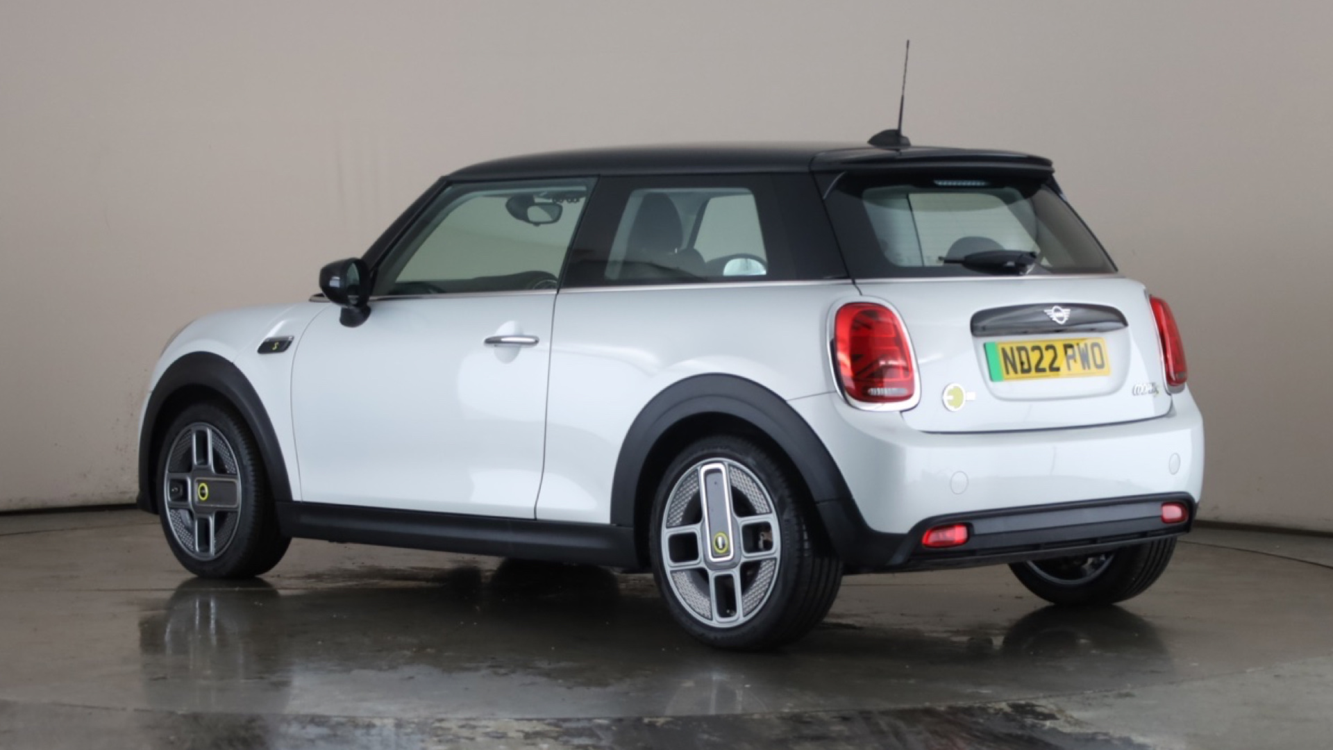 4020673 135kW Cooper S Level 1 33kWh 3dr Auto