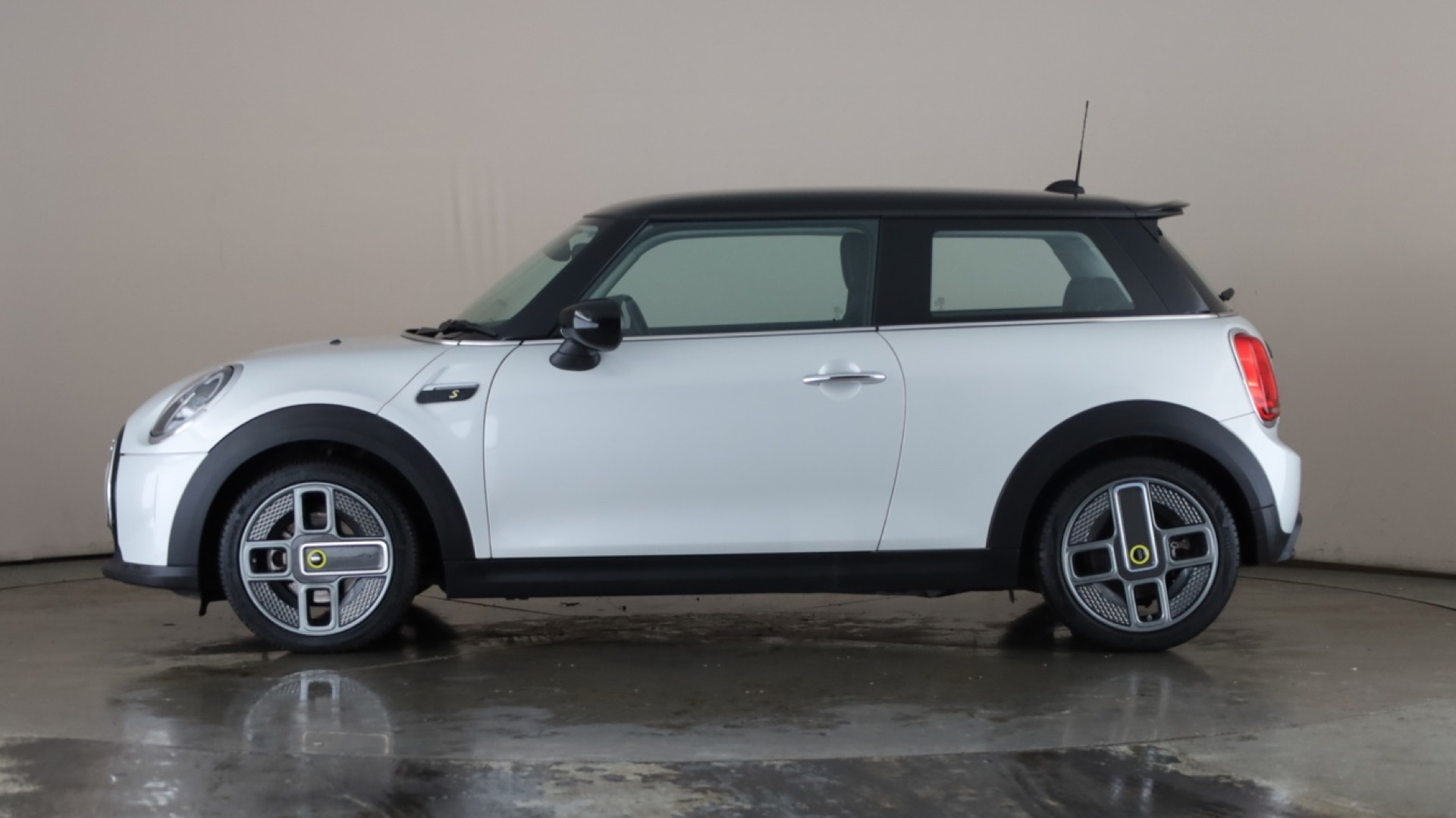 4020673 135kW Cooper S Level 1 33kWh 3dr Auto