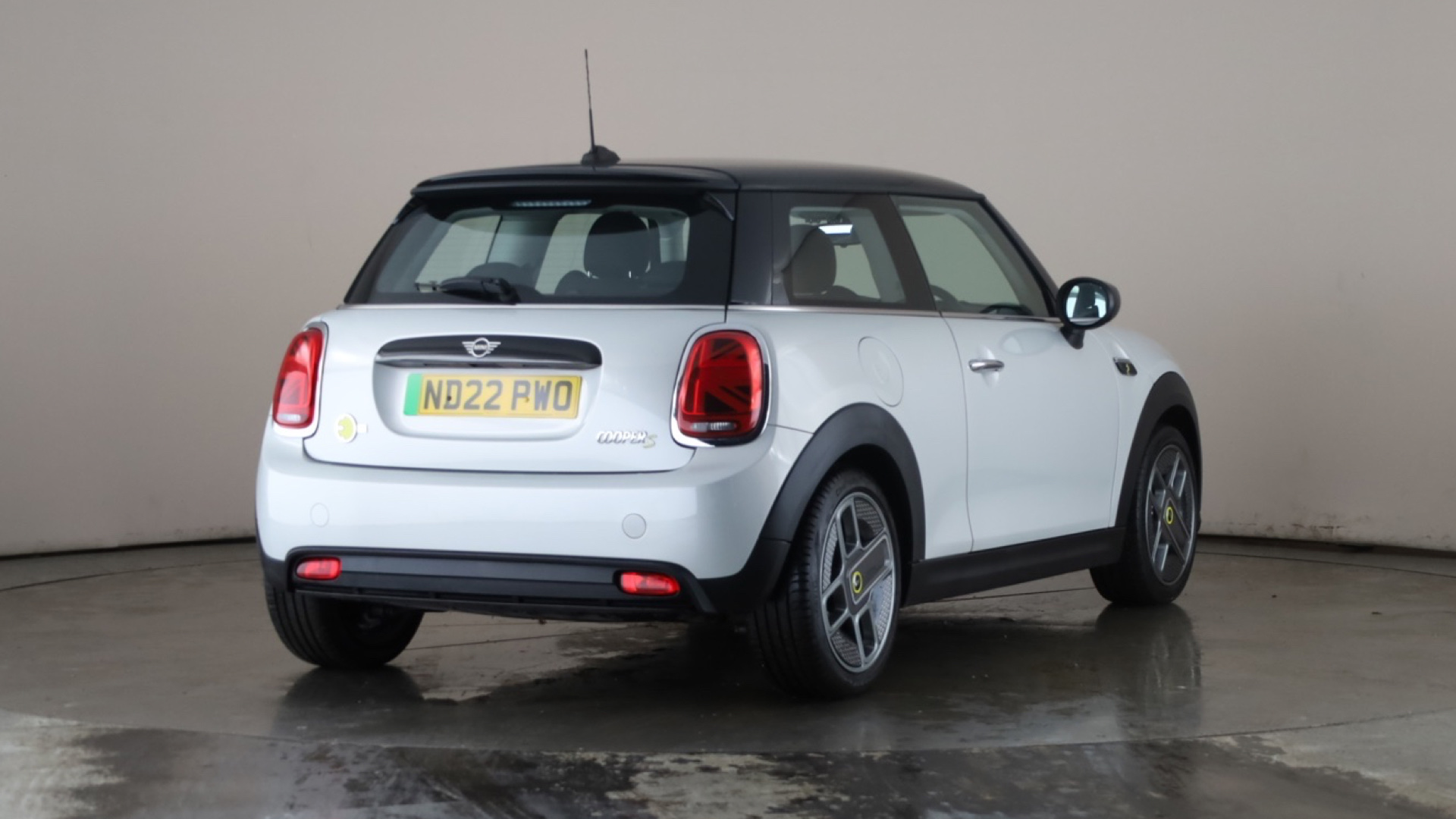 4020673 135kW Cooper S Level 1 33kWh 3dr Auto